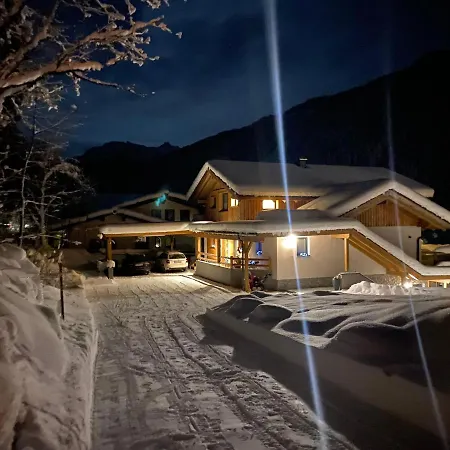 Living Mountain Apartment